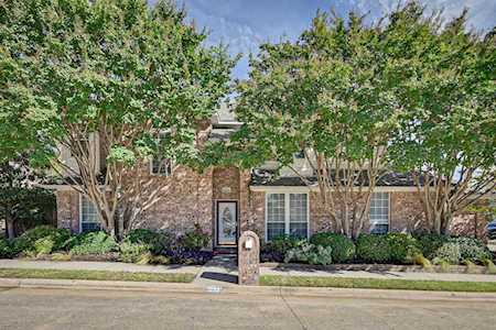 1233 Falcon Trail Bedford, TX 76021