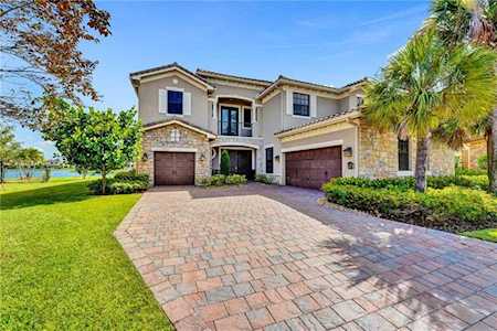 8850 Edgewater Pl Parkland, FL 33076