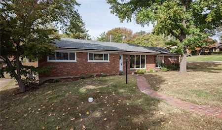 737 Candlelight Ln St Louis, MO 63132
