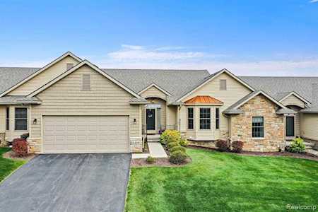 6409 Pasture Ln Brighton, MI 48116