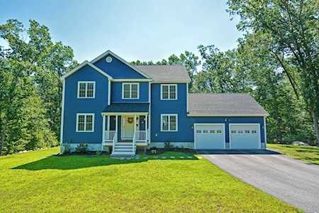 11 Tucker Hill Uxbridge, MA 01569