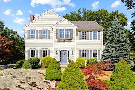 641 Old Farm Rd Franklin, MA 02038