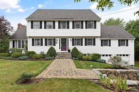 8 Central St North Reading, MA 01864