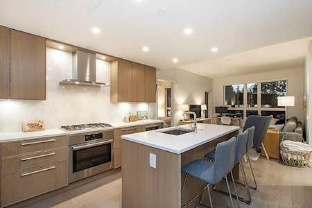 3220 Connaught Crescent #318 North Vancouver, BC V7R 0A5