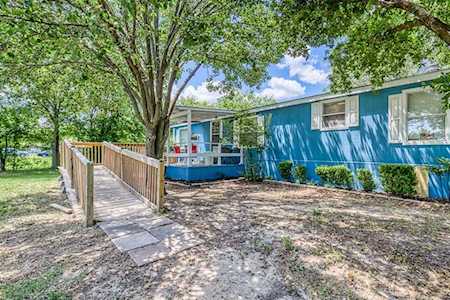 110 E Laura Avenue Quinlan, TX 75474