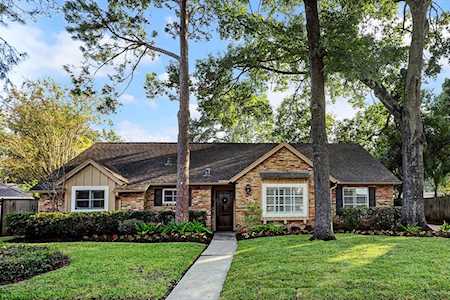 12107 Queensbury Ln Houston, TX 77024