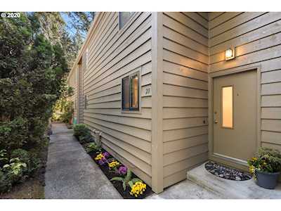 20 Cervantes Cir Lake Oswego, OR 97035