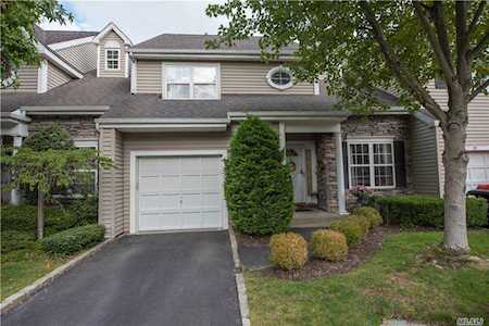 17 Scarborough Drive Smithtown, NY 11787