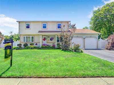 37 Waterford Drive Wheatley Heights, NY 11798