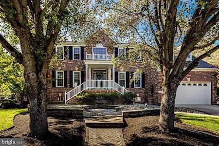 2 Broadacre Ct Mount Laurel, NJ 08054
