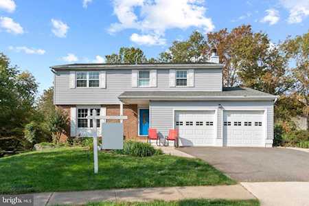 3022 Summershade Ct Herndon, VA 20171