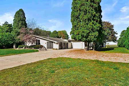 584 W Clearwater Drive Warsaw, IN 46582