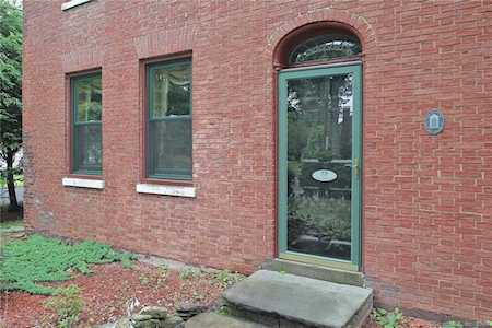 374 South Main Street West Hartford, CT 06107