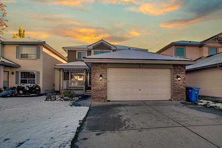256 Edgebrook Park NW Calgary, AB T3A 5T7
