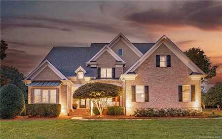 18823 Peninsula Cove Ln Cornelius, NC 28031