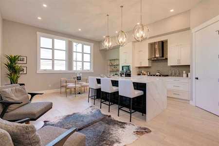 4122 Stanley Rd SW Calgary, AB T2S 2P4
