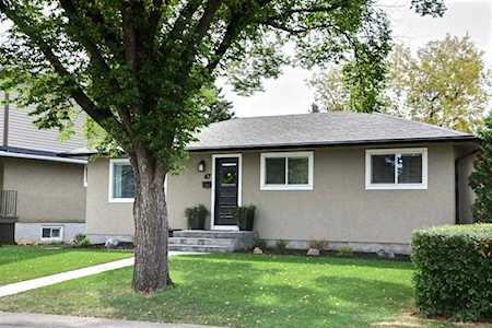 47 Winslow Crescent SW Calgary, AB T3C 2R2