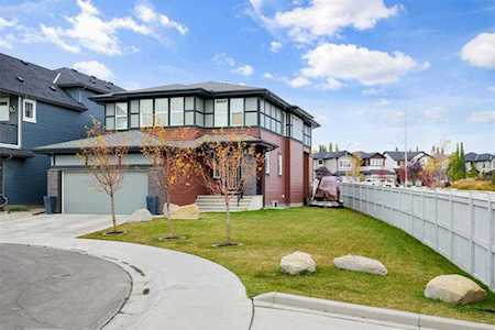 95 Tuscany Ridge Manor NW Calgary, AB T3L 0L4