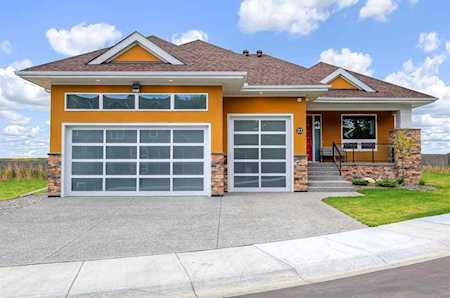 23 Spring Glen View Calgary, AB T3H 6A1
