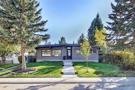 5323 La Salle Crescent SW Calgary, AB T3E 5Y6