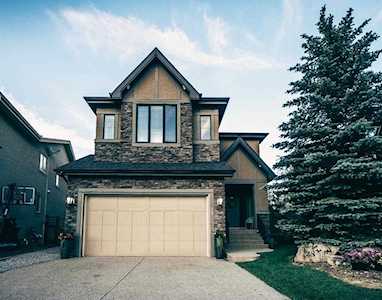 28 West Coach Ct SW Calgary, AB T3H 0N1