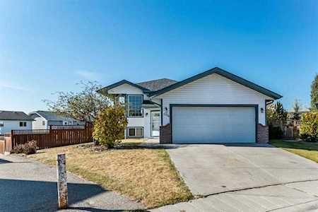 104 Strathford Bay Strathmore, AB T1P 1P2