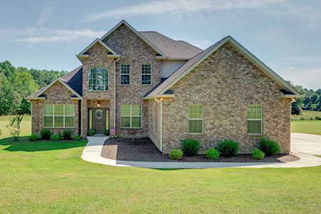 453 Old Pond Ln Dickson, TN 37055