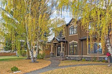 935 43 St SW Calgary, AB T3C 1Z8
