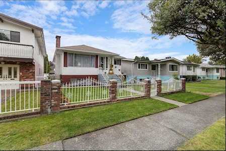 2642 Waverley Avenue Vancouver, BC V5S 1E7