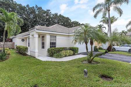 2948 Tall Oak Ct Davie, FL 33328