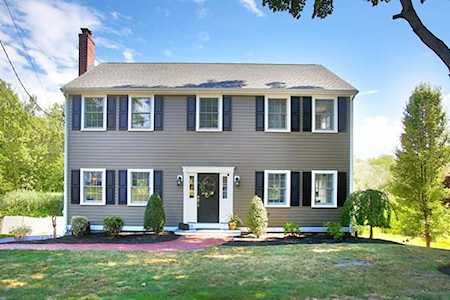 20 Bradley Park Dr Hingham, MA 02043
