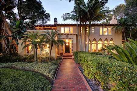 500 Brightwaters Blvd NE St Petersburg, FL 33704