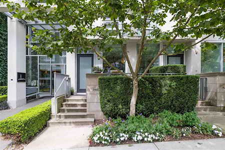 1451 Howe Street Vancouver, BC V6Z 1C2