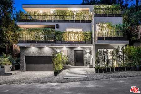 8029 Willow Glen Road Los Angeles, CA 90046