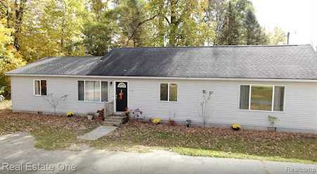 10807 Crossway St Hamburg Twp, MI 48189