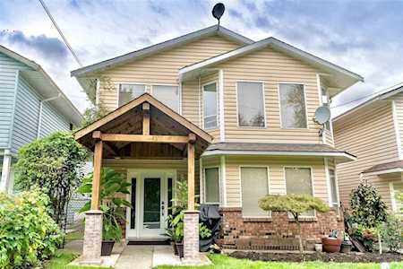 605 E Columbia Street New Westminster, BC V3L 3Y1