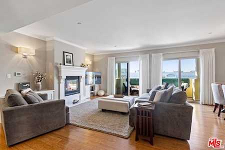 1522 Amherst Avenue #401 Los Angeles, CA 90025