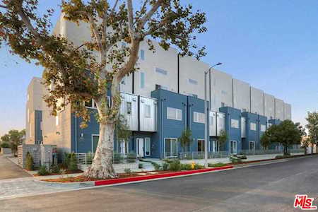 5629 N Strohm Avenue North Hollywood, CA 91601