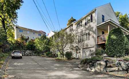 279 Stackpole St #A Lowell, MA 01852