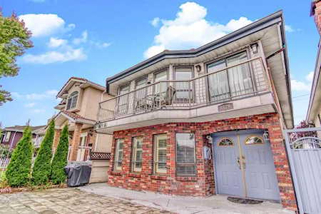 4129 Parker Street Burnaby, BC V5C 3C2