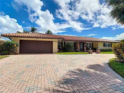 3830 NE 23rd Ave Lighthouse Point, FL 33064