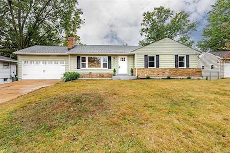 422 Honeysuckle St Louis, MO 63119