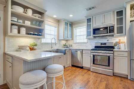610 E Texas Street Grapevine, TX 76051
