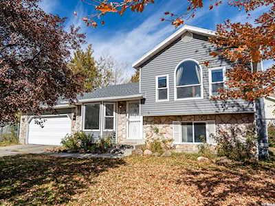 5752 W Chambre S Dr Salt Lake City, UT 84118