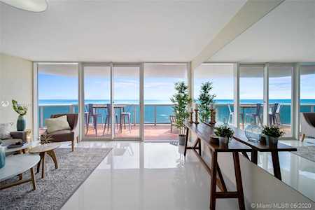 6301 Collins Ave #1902 Miami Beach, FL 33141