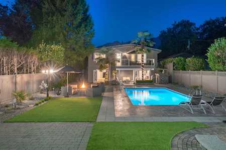 1081 W 23rd Street North Vancouver, BC V7P 2H1