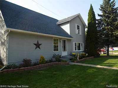 404 S Grand Ave Fowlerville Vlg, MI 48836