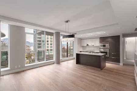 1409 W Pender Street #301 Vancouver, BC V6G 2S3