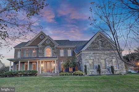 27 Hunting Ct Edgewater, MD 21037