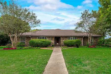 1382 S Hulgan Circle Desoto, TX 75115